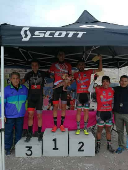 El evento fue organizado por el “Otto Jácome Cycling Team”, con el objetivo de fomentar entre las nuevas generaciones, la práctica del ciclismo de ruta a un alto nivel competitivo, para lo que trabajan con el aval de la Federación Mexicana de Ciclismo. (ESPECIAL)
