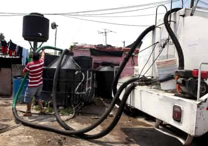 ¿Imaginas poder beber el agua que usaste para lavar los trastes? Aunque no suene muy saludable, existe una forma de poder hacerlo sin correr riesgo y que además permite ahorrar dinero: se llama Ciclo, un sistema de reutilización de agua creado por jóvenes de la Ciudad de México. (ARCHIVO)