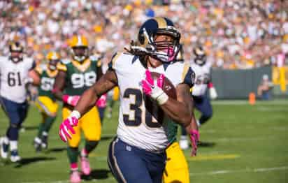 Todd Gurley y los Carneros de Los Ángeles van ante Empacadores, por su octavo triunfo de la temporada.