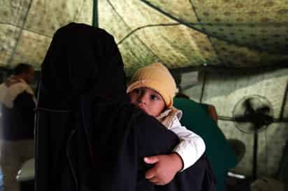 Afectados. El cólera azota al Yemen, donde se han registrado más de 1.1 millones de casos de cólera. (EFE)