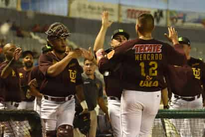 Lo que podría ser una “buena noticia” para los aficionados laguneros, es que se trata de un receso durante una temporada, es decir, el equipo Guinda podrá regresar a la LMB para jugar la campaña 2020, ya sea con los mismos dueños o con nuevos propietarios. (ARCHIVO)