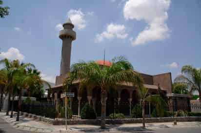 La Mezquita es una joya arquitectónica, construida en 1986. (RAMÓN SOTOMAYOR)