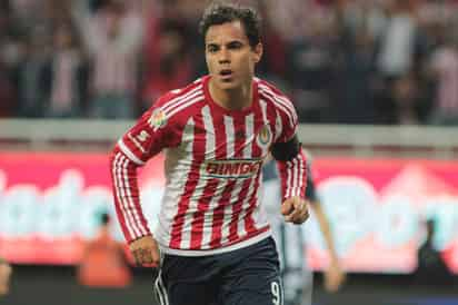 En 17 años de carrera como profesional Omar Bravo portó la playera de las Chivas en tres diferentes etapas. (Jam Media)