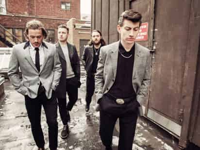 Shows. Revelan detalles de la gira deArctic Monkeys. (ARCHIVO)