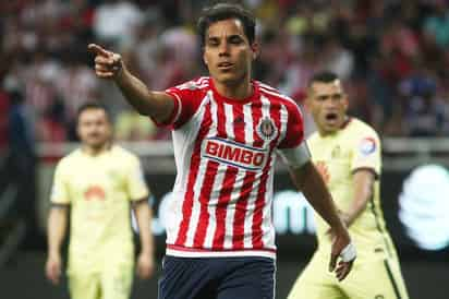 Omar Bravo reunió a familiares, amigos, ex jugadores y personalidades del futbol en la cancha del estadio Jalisco para anunciar su adiós.