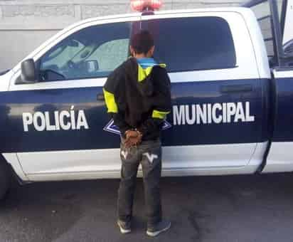 El presunto delincuente amagó con arma de fuego a una mujer, quien le entregó diversas pertenencias ante el temor de salir lesionada. (EL SIGLO DE TORREÓN)