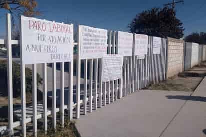 Demandas. Personal docente, administrativo y de limpieza participa en el paro laboral para que se atiendan las demandas. (EL SIGLO DE TORREÓN)