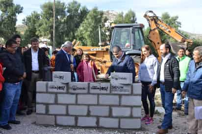 Concluye. Miguel Riquelme y Jorge Zermeño inician construcción de nuevos espacios deportivos. (FERNANDO COMPEÁN)