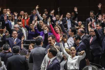 Con 328 votos en favor y 49 en contra, los diputados aprobaron anoche la reforma, promovida por el izquierdista Movimiento de Regeneración Nacional (Morena) y avalada previamente por el Senado, y la enviaron al Gobierno para su promulgación. (EL UNIVERSAL)