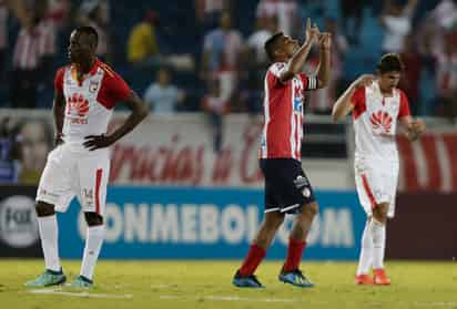 Luis Narváez, del Atlético Junior, festeja el triunfo sobre Santa Fe, en un duelo correspondiente a la semifinal de la Copa Sudamericana.