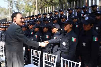 El secretario de Seguridad y Protección Ciudadana, Alfonso Durazo Montaño, destacó que todo el personal vinculado con tareas de seguridad, comenzando por él mismo, debe presentar exámenes de confianza, mismos que ya se encuentran programados y avanzando. (TWITTER)