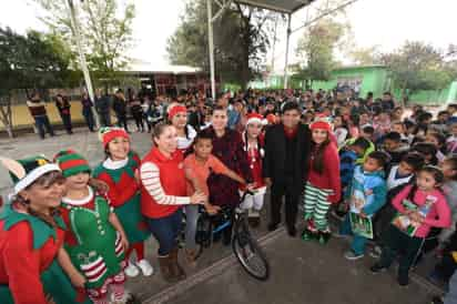 Escuela. Las autoridades municipales acudieron a la escuela primaria Aquiles Serdán. (DIANA GONZÁLEZ)