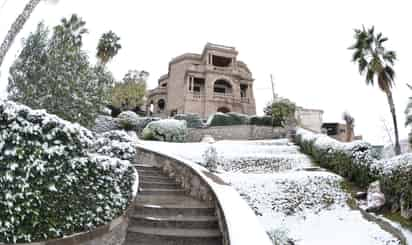 Este fenómeno climatológico poco común de esta zona, provocó que miles de familias laguneras salieran jugar con la nieve aquella mañana del 8 de diciembre del 2017. (ARCHIVO)