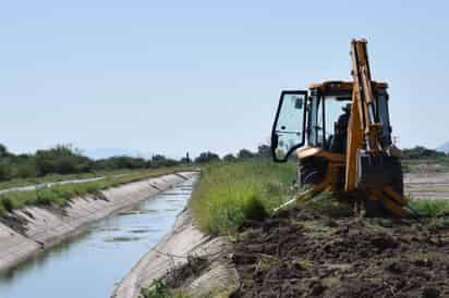 Obras. Están por concluir los trabajos de revestimiento en el canal de riego San Carlos de Lerdo.