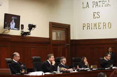 Félix Salgado Macedonio, senador de Morena, planteó ayer la disolución del pleno actual de la Suprema Corte de Justicia de la Nación (SCJN) si los ministros no se ajustan a la nueva ley de salarios que impulsa el gobierno encabezado por Andrés Manuel López Obrador. (TWITTER)