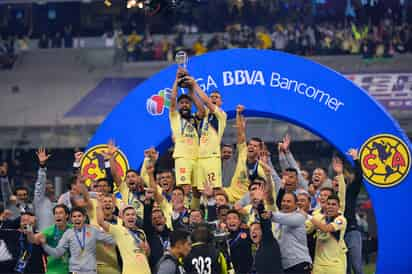 El lagunero Oribe Peralta fue el encargado de levantar la decimotercera corona del América. (Jam Media)