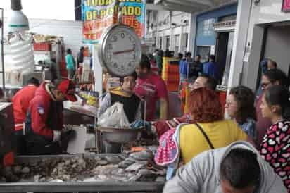 Diferenciado. Las actividades económicas muestran una estructura diferenciada respecto al total de la economía informal. (ARCHIVO)