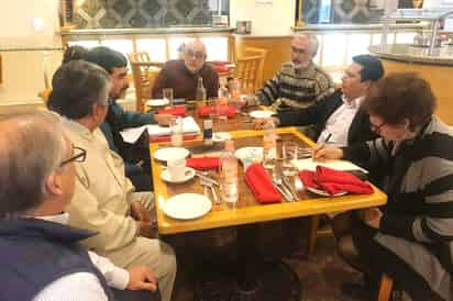 Propuestas. Se reunió el delegado del Gobierno federal, Reyes Flores, con integrantes de Encuentro Ciudadano Lagunero. (GUADALUPE MIRANDA)