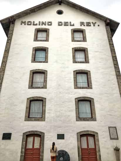 El edificio del Molino del Rey fue construido como un trapiche donde se trituraba trigo y elaboraba harina durante el siglo XVI.