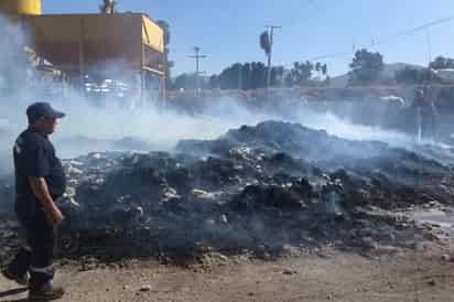 Fuego. Se incendian pacas en algodonera de Gómez Palacio, del incidente no se reportaron lesionados. (EL SIGLO DE TORREÓN)