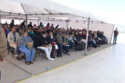 A las afueras de la Presidencia se colocaron toldos. (FERNANDO COMPEÁN)