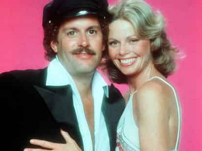 Tras irrumpir en la escena, Dragon y Tennille se casaron en 1975 y un año después condujeron juntos un programa de variedades. Se divorciaron en 2014 pero su buena amistad continuó. (ARCHIVO)