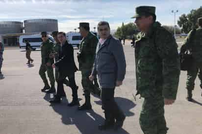 Recorren. En conjunto con autoridades militares recorrieron el edificio que se ubica sobre una superficie de tres mil 600 metros.