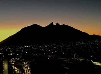 Las personas ascendieron la cima con víveres, pero se desorientaron y pidieron auxilio para el descenso. (ARCHIVO) 