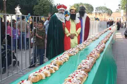 Tradición. El DIF invita a la ciudadanía a levantar hoy al niño Dios y partir la rosca.