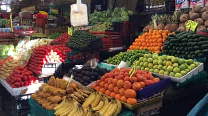 Tendencia. Los precios de las frutas y verduras muestran resultados mixtos. (EL SIGLO DE TORREÓN/VIRGINIA HERNÁNDEZ)