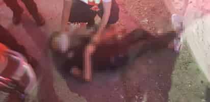 Baleado. El menor aún con vida fue trasladado al Hospital Universitario de Torreón, sin embargo falleció en el trayecto. (EL SIGLO DE TORREÓN) 