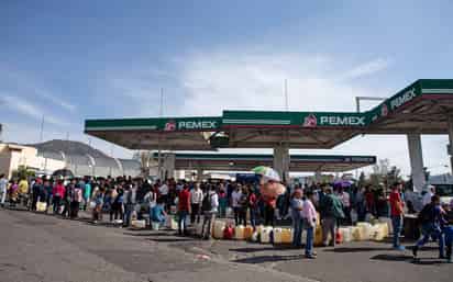 Consideró necesario que se revise la problemática que se está presentando en varias regiones de la República en cuanto al suministro de gasolinas y combustibles. (ARCHIVO)