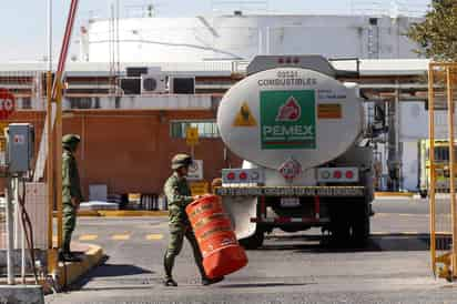 Directivos de Petróleos Mexicanos (Pemex) realizan una visita a Nueva York (Estados Unidos) para dialogar con inversionistas, analistas y empresas calificadoras, informó hoy la compañía. (EFE)