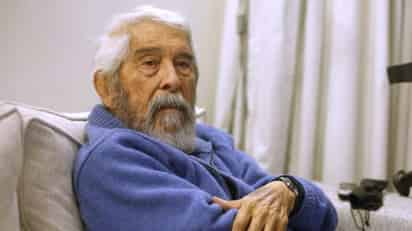 El profesional, que dirigió el diario Clarín y varias otras publicaciones del periodismo escrito en Chile, habría cumplido 98 años el próximo 16 de febrero. (ESPECIAL)