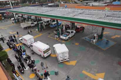 Profeco vigila que se respeten derechos de consumidores en gasolineras. (ARCHIVO)