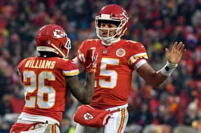 La ofensiva de los Chiefs, liderada por Pat Mahomes (15), terminó en primer lugar de la NFL con 425.6 yardas por partido y 35.3 puntos.