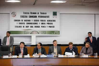 El presidente de la Tercera Comisión de la Comisión Permanente, el diputado panista Ricardo García Escalante, inició la sesión dando cuenta del acuerdo para que se llevara a cabo la comparecencia de los titulares de Hacienda, Carlos Urzúa; de Energía, Rocío Nahle; de Profeco, Ricardo Sheffield y del director de Pemex, Octavio Romero Oropeza para este martes. (TWITTER)