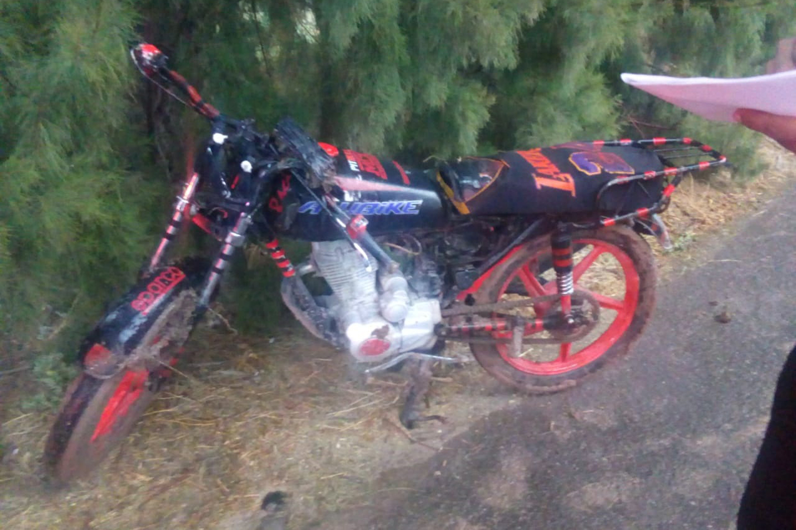 Hechos. Motociclista arrolla a dos jovencitas en el poblado La Popular de Gómez Palacio.