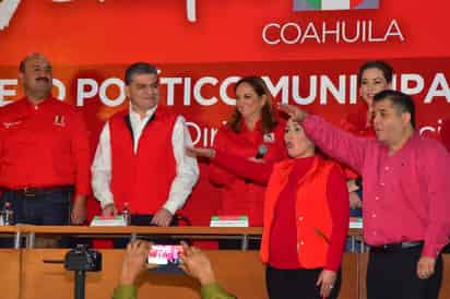 Protocolo. Eduardo Olmos Castro es el nuevo presidente del comité municipal del PRI en Torreón.