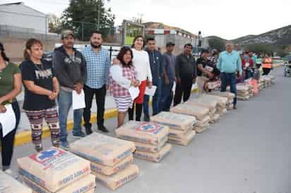 Acuden. Decenas de familias fueron beneficiadas. (EL SIGLO DE TORREÓN)