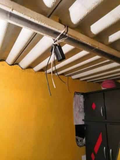 El cuerpo del joven fue encontrado colgado en su habitación.