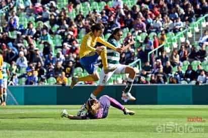 Un espectacular duelo se vivió en el Corona, donde las Tigres aprovecharon los primeros minutos para llevarse el juego. (Jesús Galindo)