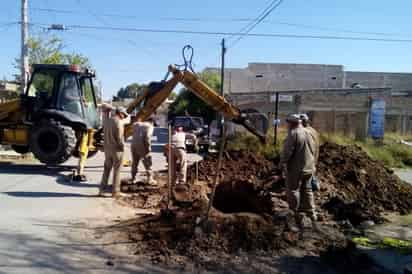 Autoridades dijeron que fue gracias al oportuno reporte de los vecinos de este sector habitacional que repararon pronto el problema. (EL SIGLO DE TORREÓN)