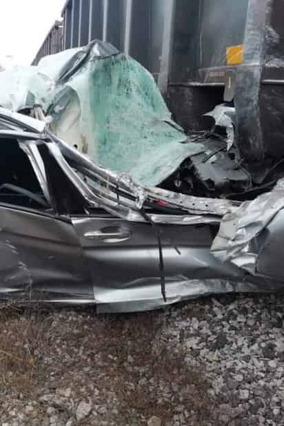 Tragedia. El tren arrastró el automóvil de las mujeres oriundas de Monclova unos 200 metros.