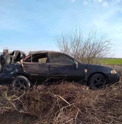 Percance. El automóvil se salió del camino debido al presunto exceso de velocidad. (EL SIGLO DE TORREÓN) 