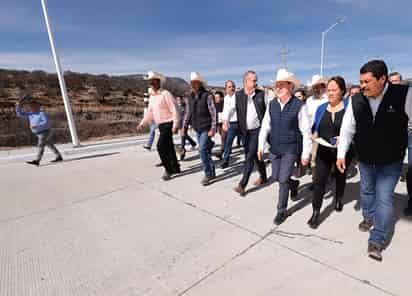 Recorrido. El gobernador Rosas Aispuro fue acompañado por Martín Pineda, Arturo Salazar y José Luis Rocha.