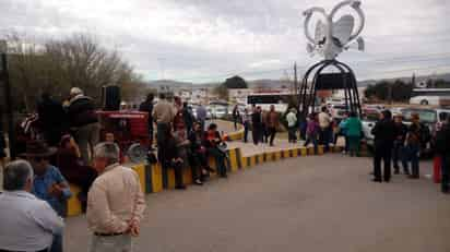 De acuerdo a Roxana Flores Cuevas, dirigente del movimiento magisterial, la manifestación se llevó a cabo en la unidad Laguna y en Saltillo. 