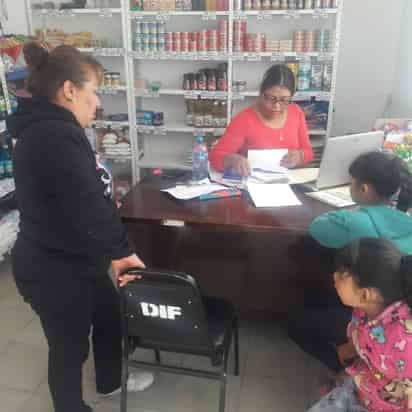 Programa. Se da prioridad a las personas que están en el padrón y luego se ofrecen los productos al ciudadanía en general. (EL SIGLO DE TORREÓN/MARY VÁZQUEZ)