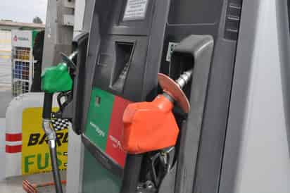 Gasolina. Aunque no es un problema generalizado, se suman más estaciones a la falta de suministro de gasolina Prémium. (FABIOLA P. CANEDO)