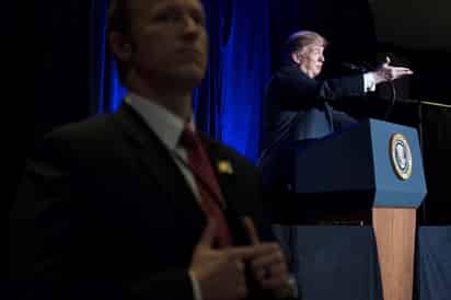 'Es siempre interesante todo lo que dice Ted (Cruz). Es ciertamente interesante', respondió Trump en el Despacho Oval de la Casa Blanca a preguntas de los periodistas. (EFE)